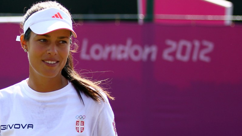 Ana Ivanovic, otra tenista. Desde Serbia se abrió al mundo a fuerza de disciplina, esfuerzo y tenacidad. Su belleza ha sembrado glamour y espectacularidad en los courts.