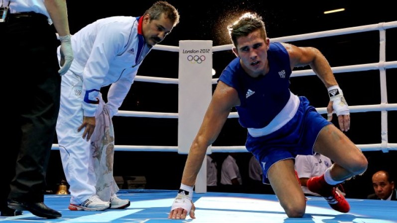 El boxeador francés Alexis Vastine volvió a perder en unos juegos olímpicos. Una derrota que no llevo muy bien ya que lloró, pataleó en el suelo y gritó a los jueces. Finalmente se quedo sentado al borde del ring por largo tiempo.