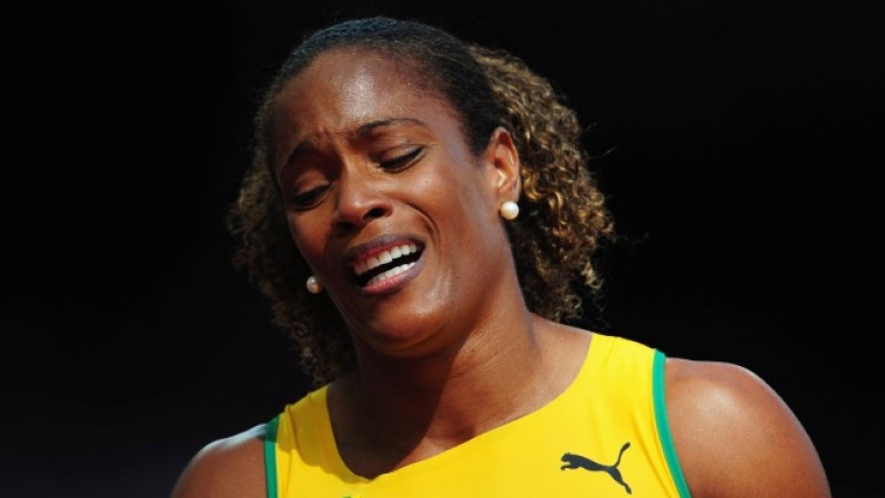 Amargo sabor de boca para la favorita Brigitte Foster. La jamaicana no pudo ganar la prueba de 100 metros con obstáculos y perdió los nervios dominada por la emoción.