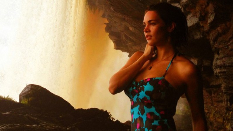 Descubre el estilo y los diversos looks de Mónica Spear, la bella y talentosa protagonista de "Pasión Prohibida"