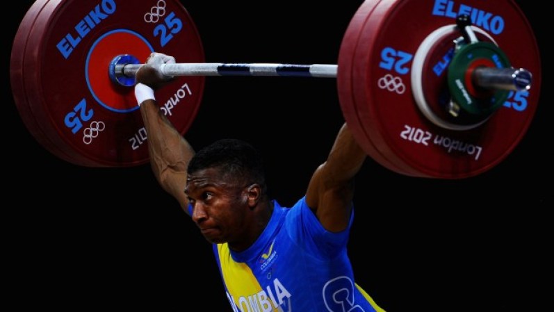El Colombiano Oscar Figueroa se llevó la plata para casa cuando en su tercera y última oportunidad en la modalidad envión levanto 177 kilos para sumar un total de 317 kilos y así llevarse el metal en la división de menos de 62 kilos.