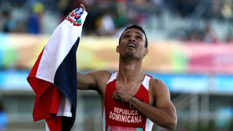 El joven Luguelín Santos hizo aun más grande la actuación de la República Dominicana con una plata en los 400 planos.