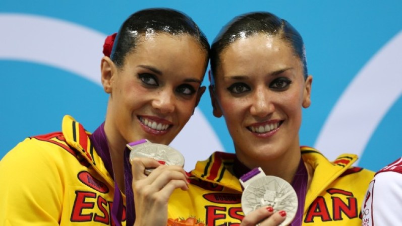 Al ritmo del tango “La cumparsita”, Andrea Fuentes y Ona Carbonell dieron la plata a España por su performance en natación sincronizada.