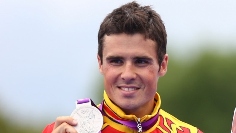 El español Gómez Noya se coronó con la plata en la prueba de Triatlón. Este atleta tiene mucho merito ya que siendo muy joven le prohibieron correr por problemas del corazón. Siguió su instinto, confió en sí mismo y hoy trajo la plata a España.