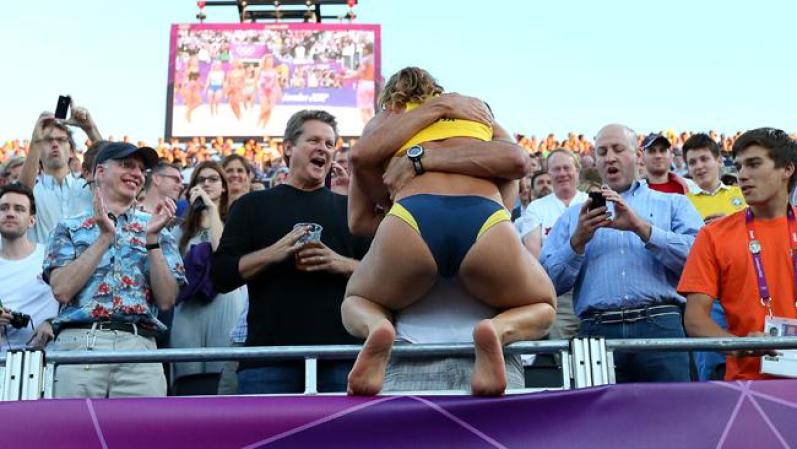De un solo salto ¡Con la pareja!
