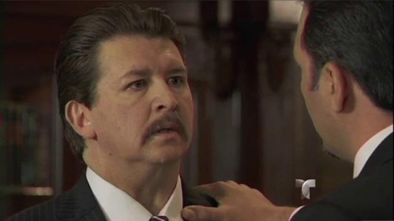Ramiro se sorprende cuando el Presidente le pregunta que desde cuándo es socio de Aurelio Casillas. Silva de la Garza niega todo.