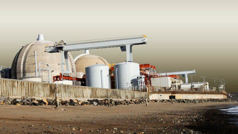 Planta nuclear del sur de California sigue en la mira de la comunidad por sus reactores dañados.