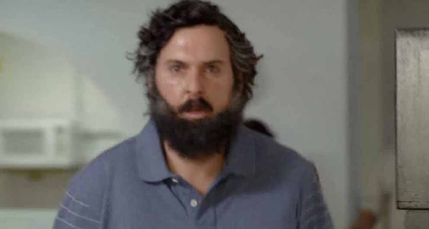 Escobar se pone furioso cuando se entera de lo que le pasó a su mamá.