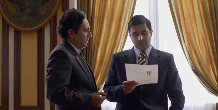 El viceministro de Justicia le lee al presidente Gaviria un comunicado de EScobar en el que dice que se volverá guerrillero para recibir el mismo trato que estos grupos.