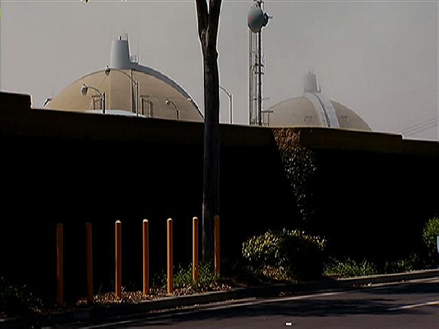 Planta nuclear del sur de California sigue en la mira de la comunidad por sus reactores dañados.
