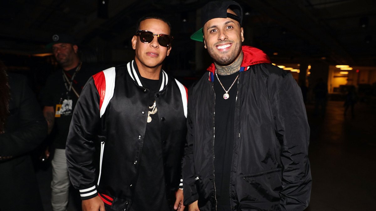 Daddy yankee con. Daddy Yankee семья. Muévelo Daddy Yankee. Daddy Yankee ft Sean Paul. Daddy Yankee ориентация.