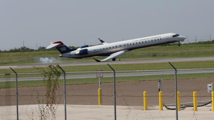 TLMD-avion-pega-ala-del-suelo-al-aterrizar-en-mesa-mcallen-texas-juan-de-la-garza-via-NBC-DFW