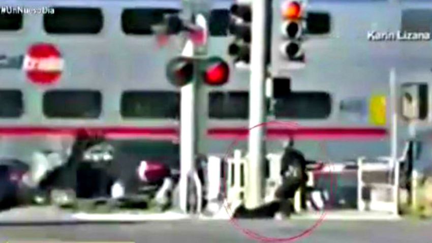 TLMD--california--sunnyvale-tren-policia-salva-chofer-