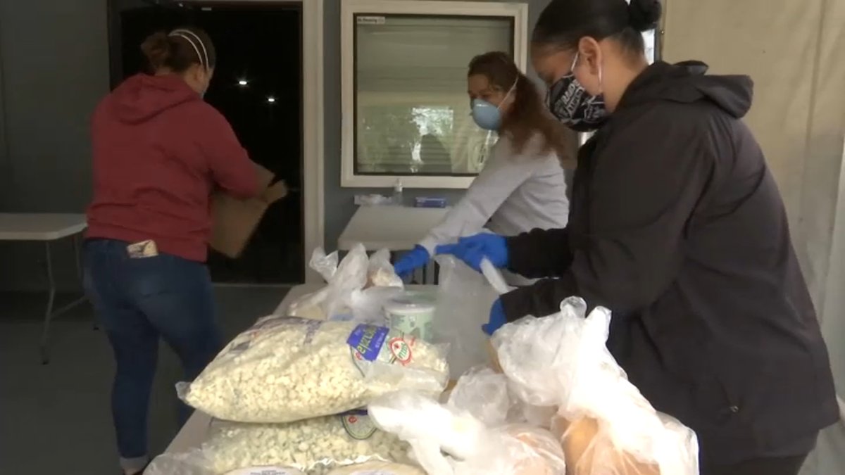 Iglesia reparte alimentos a familias afectadas por el brote de ...