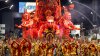 Brasil arranca el Carnaval en una noche fría pero vibrante