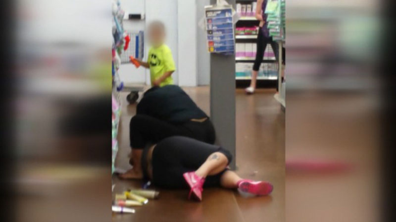 pelea-walmart-indiana