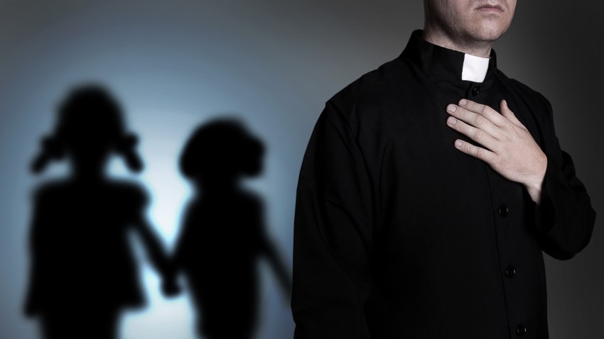 sacerdote-lista-abusos-california-LA-shutterstock_212808556