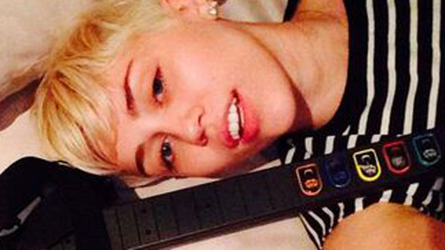 tlmd_miley_grammys_ok