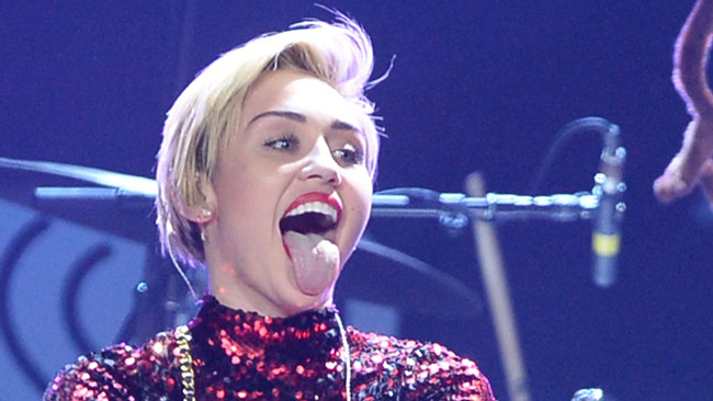 tlmd_mily_cyrus_artist_year_mtv