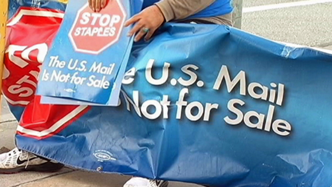 tlmd_usps_staples_protesta