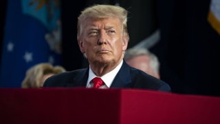 In thiEl presidente Donald Trump.s July 3, 2020, file photo, U.S. President Donald Trump attends during an event at Mount Rushmore National Memorial in Keystone, South Dakota.