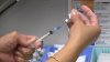 CDC recomiendan refuerzo de primavera de la vacuna contra el COVID-19 para los adultos mayores