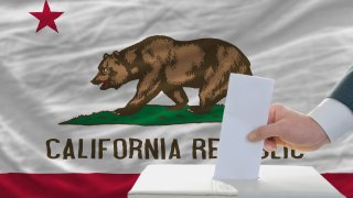 Diez propuestas aparecen en la boleta electoral de millones de californianos.