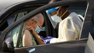 En las hospitalizaciones también se ha visto una baja tras haber alcanzado niveles récord desde el inicio de la pandemia.