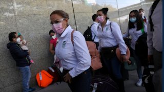 Médicos llegan a Ciudad de México a apoyar en hospitales saturados