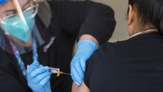 Arizona supera los 2 millones de vacunas aplicadas; el 18.3% de la población, según cifras oficiales