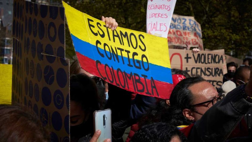 THE HAGUE, NETHERLANDS – May 07: Demonstrators carry banners in support of the Colombian people and against the government during the demonstration on May 7, 2021 in The Hague, Netherlands. Colombian citizens living in the Netherlands have demonstrated in front of the Colombian embassy in The Hague to protest against the strong police repression that the Duque government is using in Colombia against demonstrators demanding social improvements. (Photo by Nacho Calonge/Getty Images)