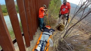 Grupos Beta del Instituto Nacional de Migración trasladaron a un hombre de 23 años al hospital.