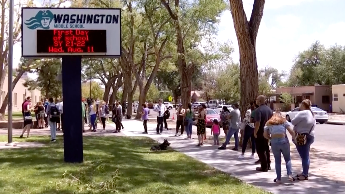 Tiroteo en escolar en Albuquerque: un muerto y un detenido – Telemundo Area de la Bahía 48 - Vimarsana News