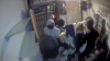 En solo segundos: ladrones enmascarados arrasan con inventario de tienda en Oakland
