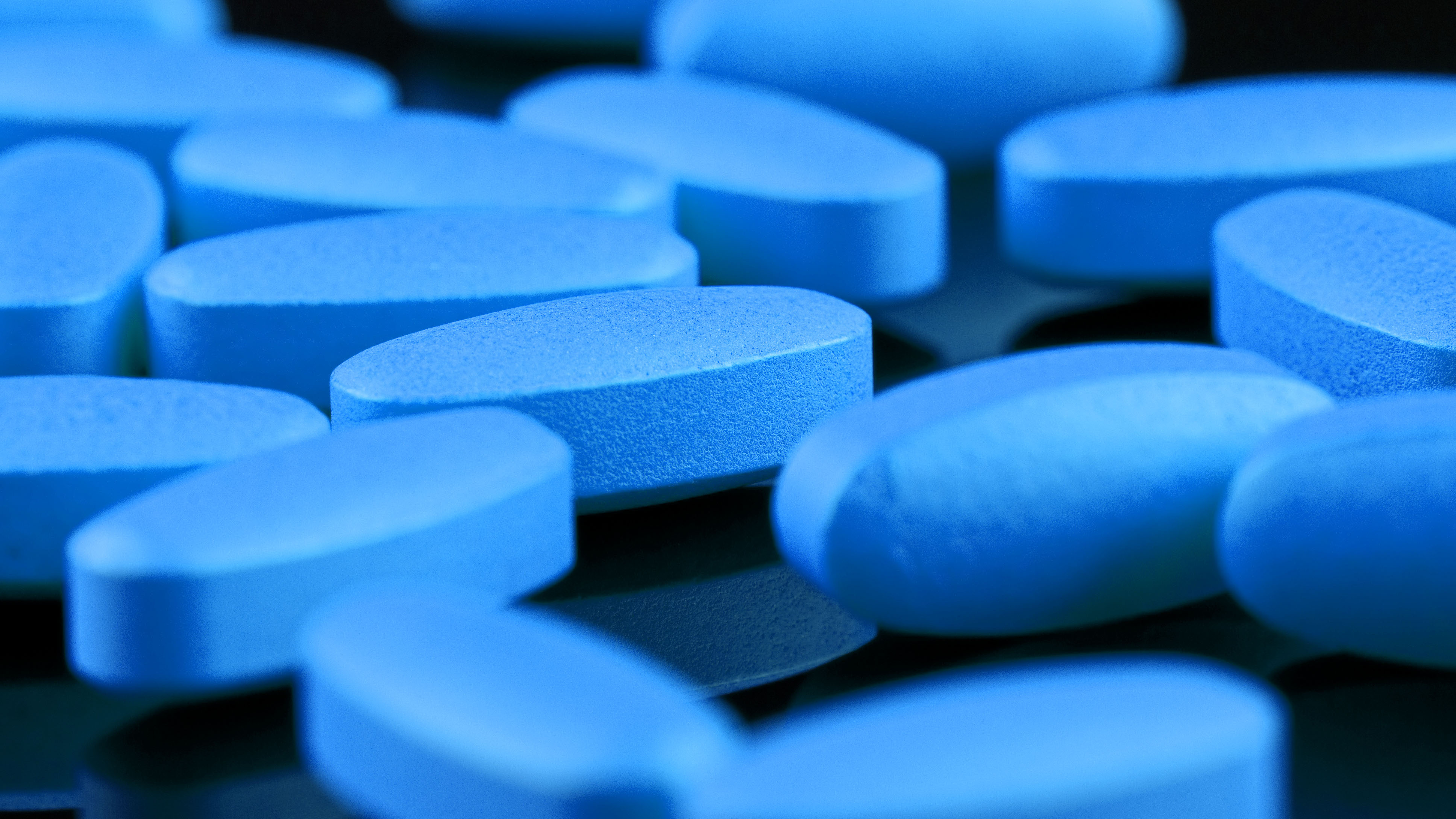 Los acusan de tráfico tras haber llegar a aeropuerto con 700 pastillas de  Viagra y medicinas para disfunción eréctil