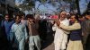 Matan a pedradas a hombre que habría quemado un Corán en mezquita de Pakistán