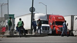 Fotografía de trailers mexicanos en Ciudad Juárez