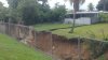 Fuertes lluvias provocan derrumbe de terreno en vecindario de Puerto Rico