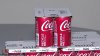 Coca-Cola inicia transición para decirle adiós a anillos de plástico de sus empaques en EEUU