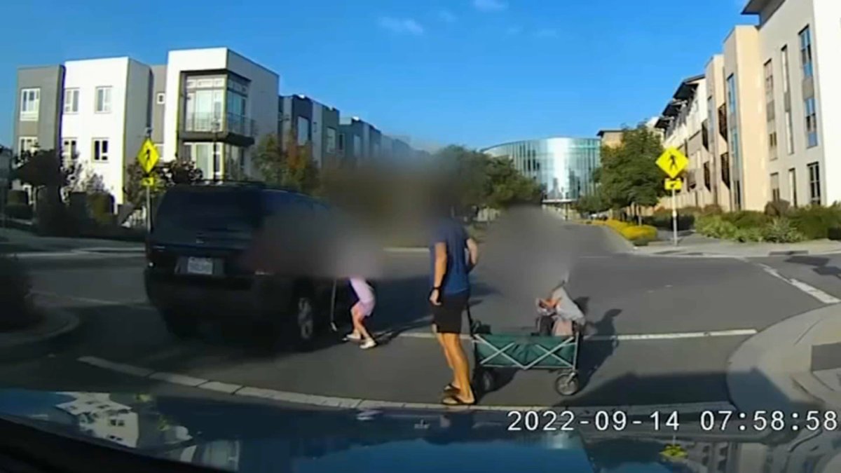Car Almost Hits Girl Crossing Street With Family in San Mateo – NBC Bay Area