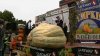 Calabaza gigante de 2,560 libras gana Campeonato Mundial de Pesaje de Calabazas en Half Moon Bay