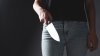 Policía: apunta con un cuchillo al cuello de su hijo de 13 años durante discusión en Redwood City