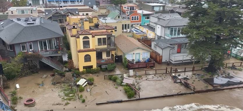 Lluvias dejan destrucci n a su paso por Capitola en el condado Santa Cruz