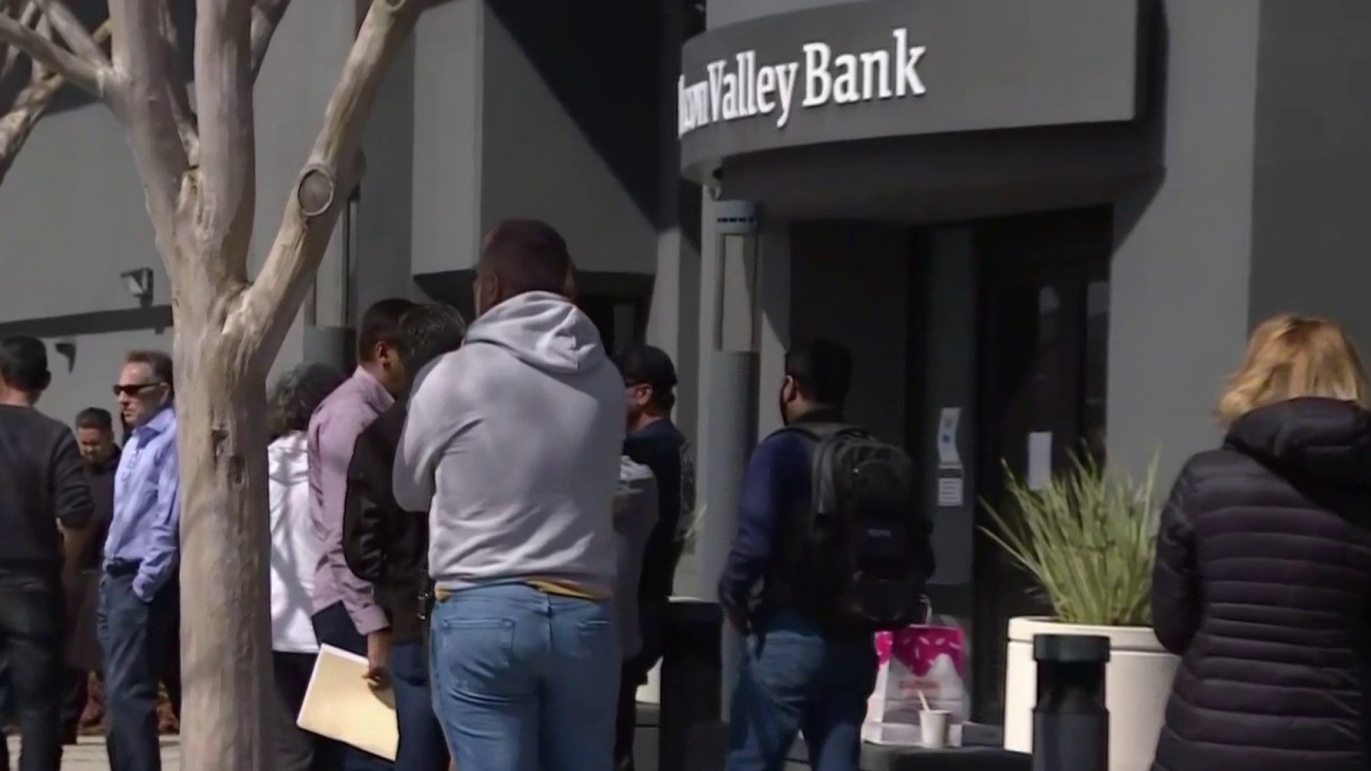 Lo Que Debes Saber Sobre El Colapso Del Silicon Valley Bank – Telemundo ...