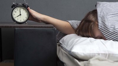 Sí afecta: no es lo mismo dormir 8 horas antes y después del horario de verano, según experto