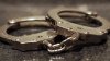 Lo arrestan tras golpear a una persona con un tubo de aluminio en Redwood City 