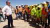 Newsom buscaría comprar cantidades masivas de energía renovable para surtir demanda eléctrica en California
