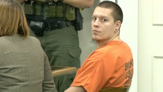 Majorjon Kaylor, de 31 años, estuvo al martes ante el juez por el crimen de una familia en Kellogg, Idaho.