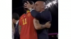 Dirigente pide disculpas por el polémico beso en la boca a la futbolista española Jenni Hermoso