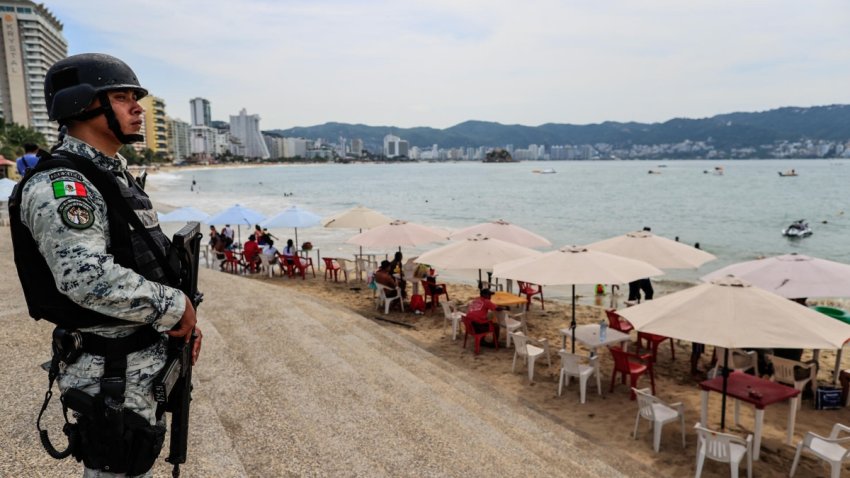 Guardia Nacional vigila playas de Acapulco, México